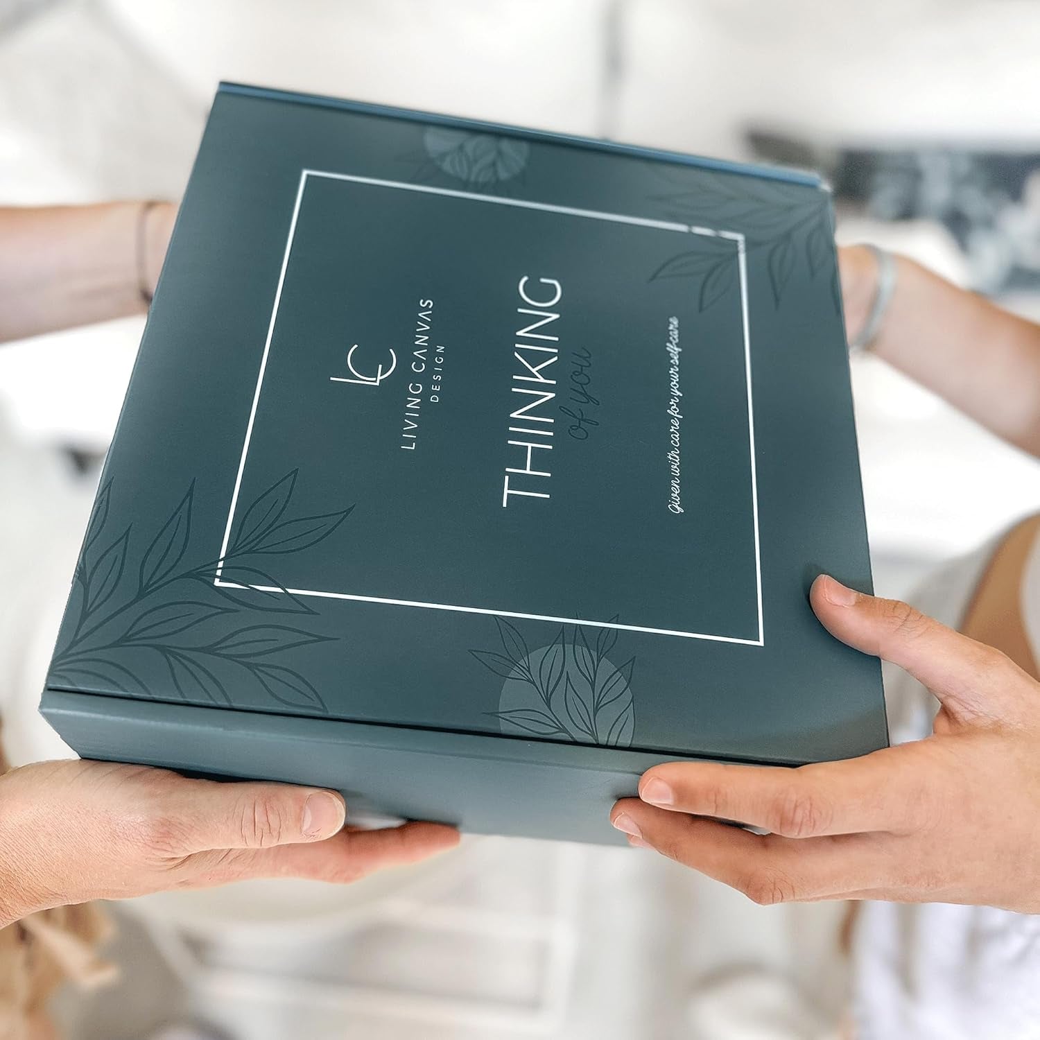 Valentine’S Day Gifts for Her – 11-Piece Women’S Self Care Spa Gift Basket with Blanket, Bath Salts & Oatmeal Soap, Romantic Get Well & Inspirational Gift for Girlfriend, Wife, Mom